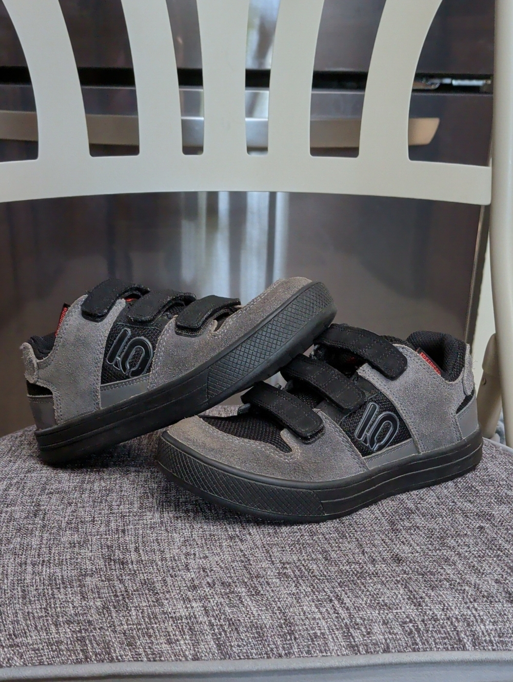 Five Ten Freerider Kids size 2, black & gray